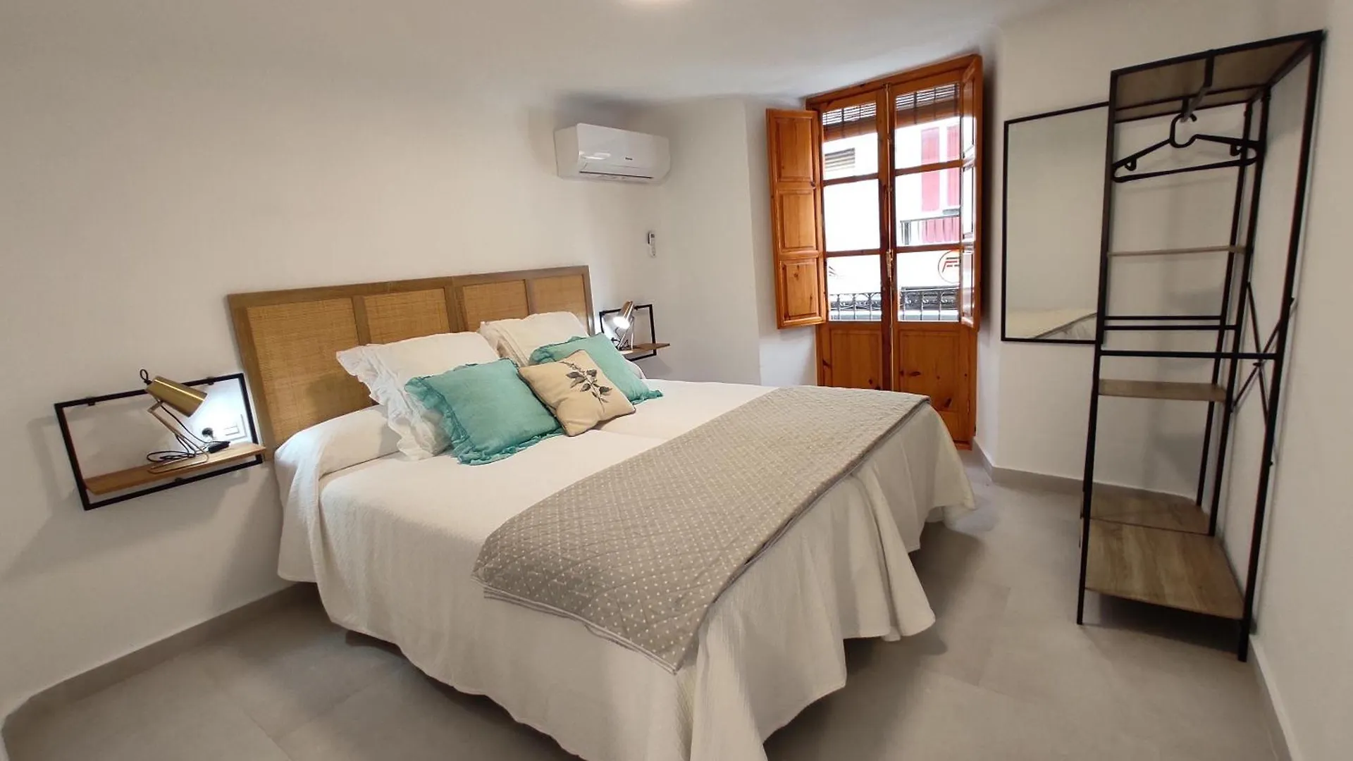 Luxury & Comfort A 2 Minutos De Parking Publico Jaen 0*,